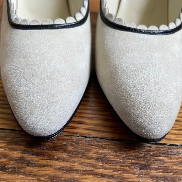 Limited Edition Salvatore Ferragamo White and Black Trim Pumps, Size 39 EU - Picture 13 of 16